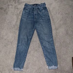 Hollister Ultra High-Rise Mom Jean